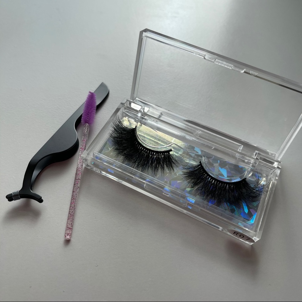 Mink Lashes - Picture 2 of 6